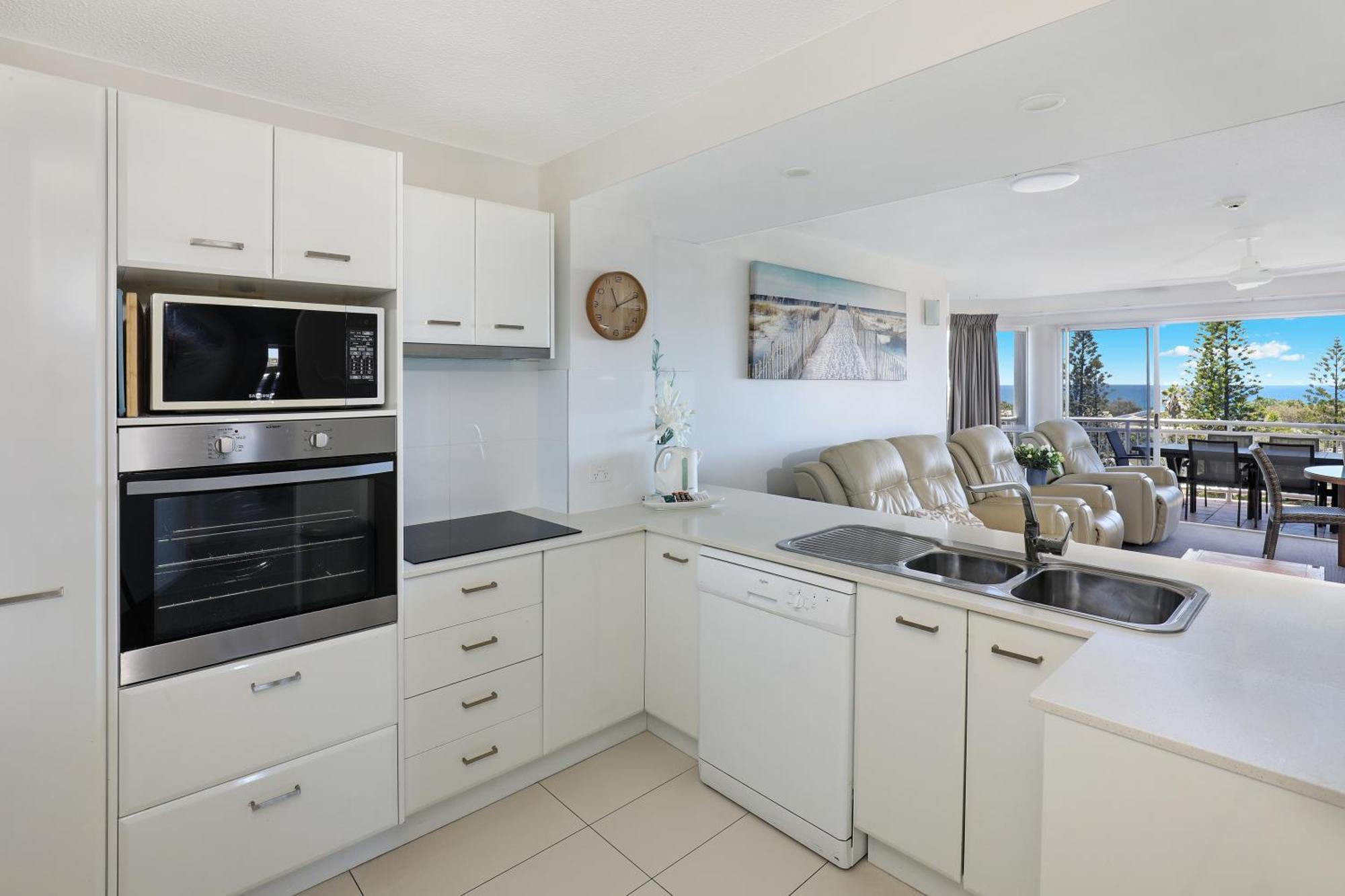 Beachside Kawana Waters Resort 4*