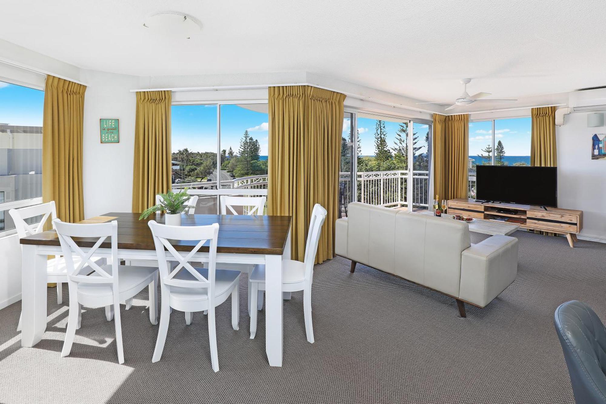 Beachside Kawana Waters Resort 4*
