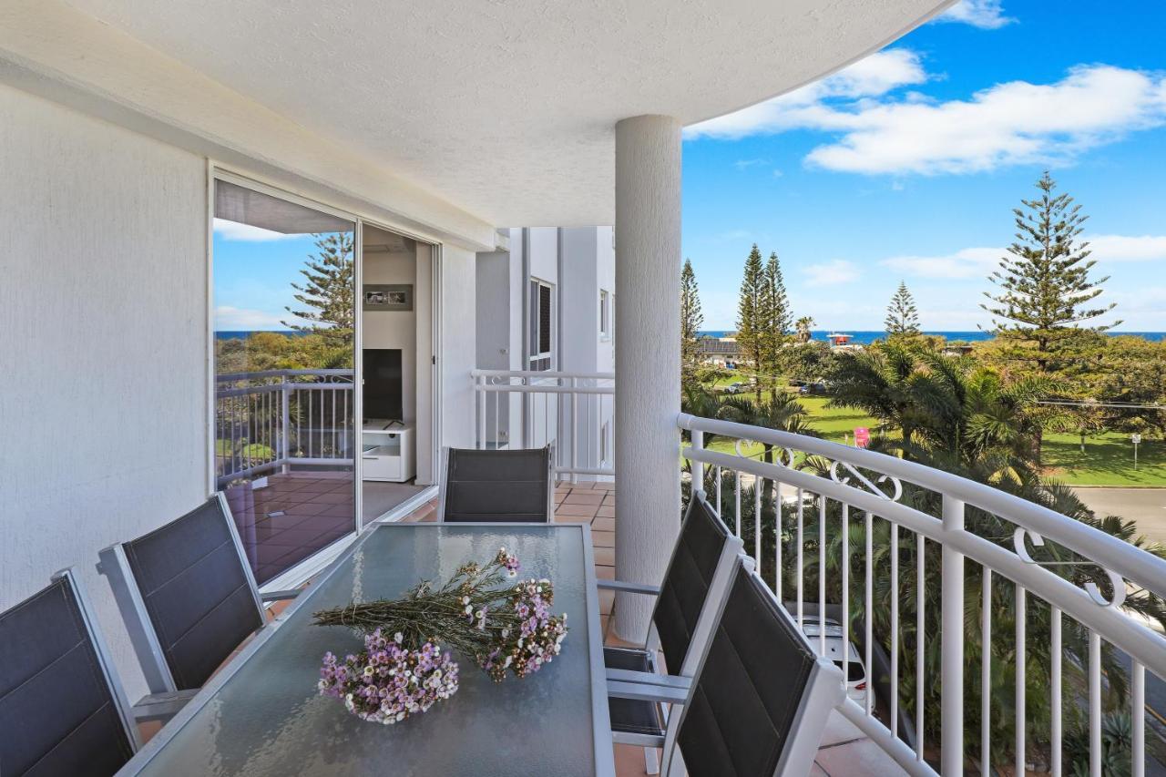 Beachside Kawana Waters Resort 4*